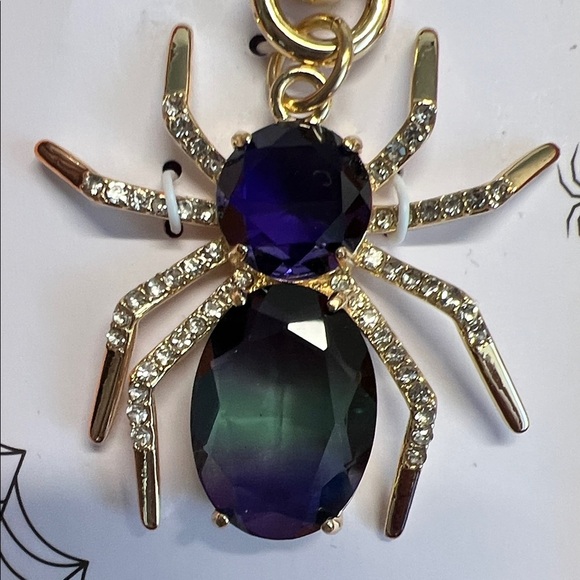 True to Form | Iridescent Spider 🕷️ Bag Charm - Picture 5 of 11